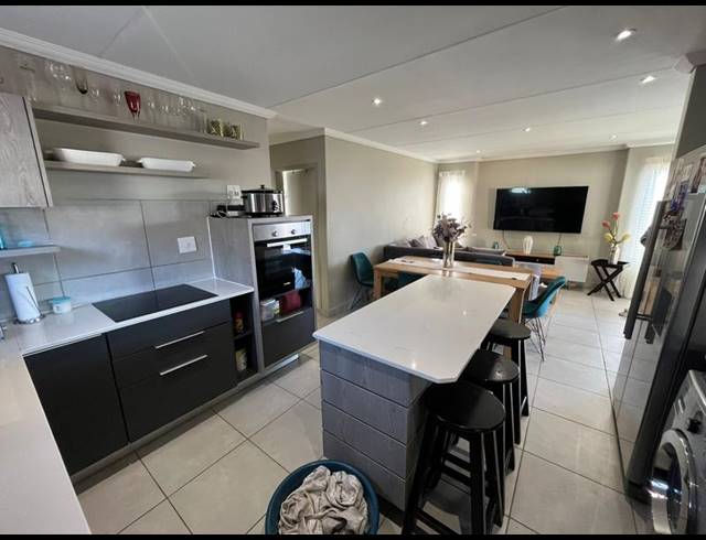 3 BEDROOM HOUSE FOR SALE IN COSMO CITY